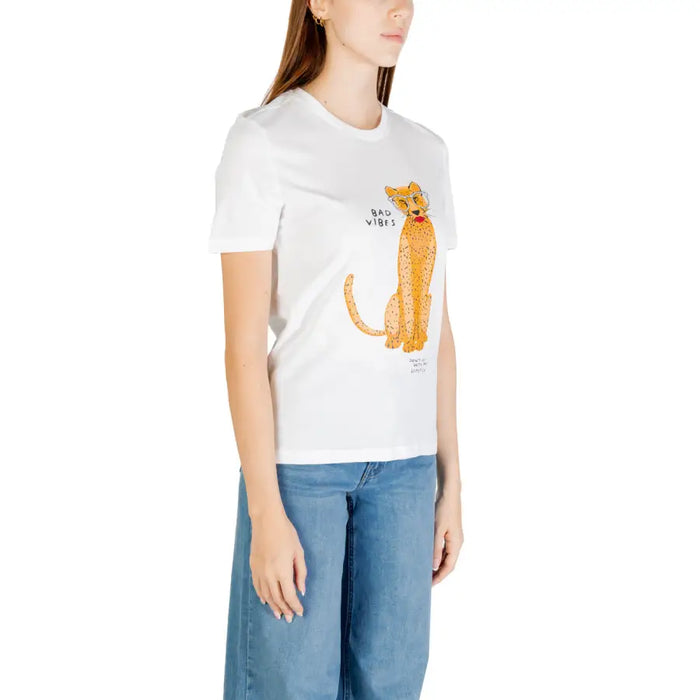 Woman wearing white organic cotton round neck print T shirt with cheetah graphic and blue wide-leg jeans