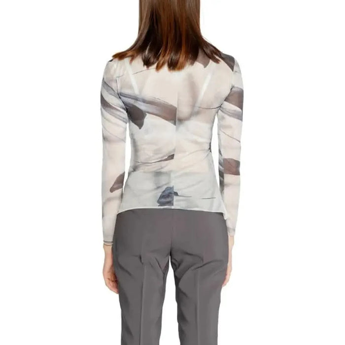 Rinascimento Women’s Grey Printed Turtleneck Sweater with long sleeves and gray pants