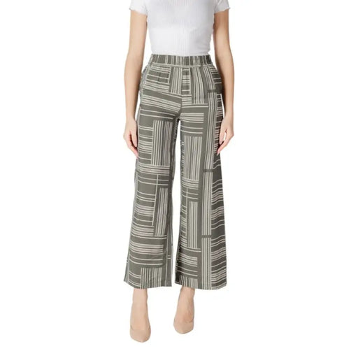 Woman wearing stylish patterned wide-leg pants for Women’s fashion collection