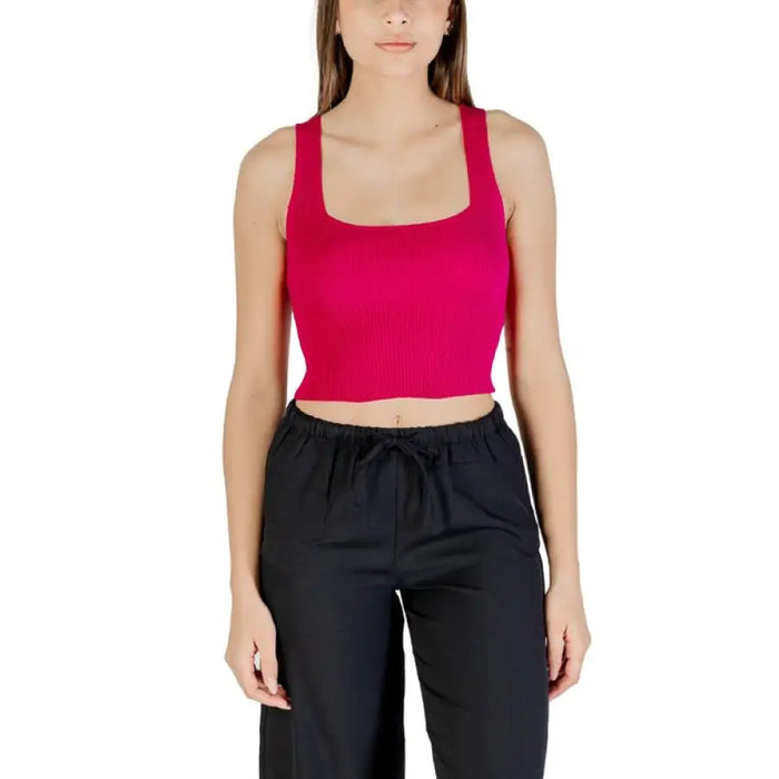 Woman wearing pink ribbed cropped tank top with black drawstring pants for Womens Cropped Tank Top and Black Pants