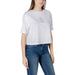 Woman wearing a white cropped T-shirt paired with blue jeans in a fashion showcase
