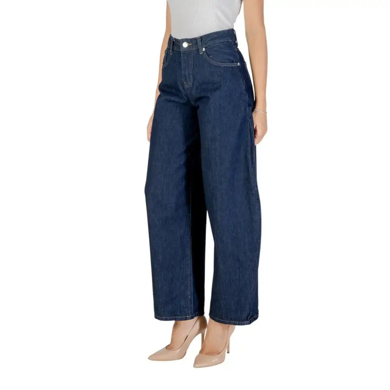 Women’s dark wash wide-leg denim jeans with zip button closure and front and back pockets