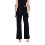 Jean en denim noir délavé, taille haute et jambes larges, vu de dos, avec une coupe taille haute et jambes larges et des poches classiques.