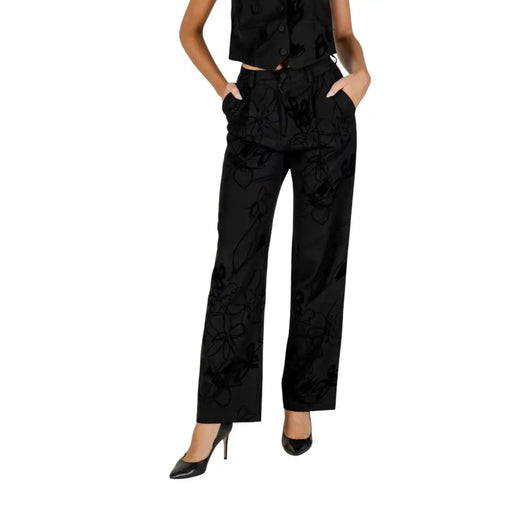 Women’s black floral print wide-leg trousers from Desigual for fall and winter fashion