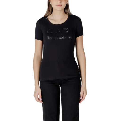 T-shirt noir à manches courtes pour femmes T-shirt avec un décolleté arrondi et des ornements foncés sur la poitrine