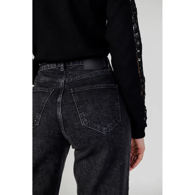 Women’s black wide leg jeans featuring dark gray denim with a classic five-pocket design and subtle thigh fading