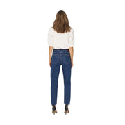 Jean bleu pour femme, taille haute, coupe droite, délavage moyen, 99 % coton, 1 % élasthanne, vue dos avec coutures et poches