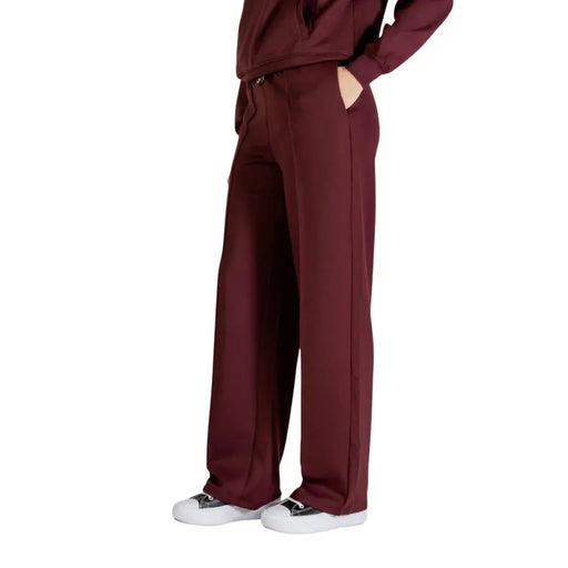 Maroon wide-leg women’s Bordeaux polyester elastane trousers with drawstring waist and side pockets