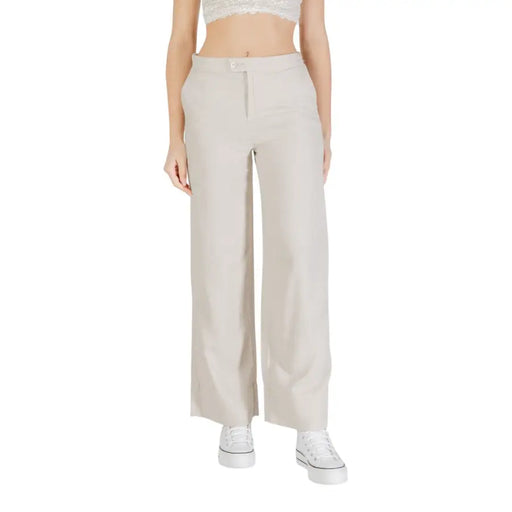 Women’s light beige wide-leg linen viscose trousers with pockets for a stylish look