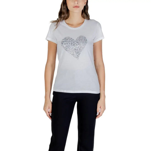 T-shirt blanc à manches courtes pour femmes T-shirt avec un motif de cœur argenté associé à un pantalon noir